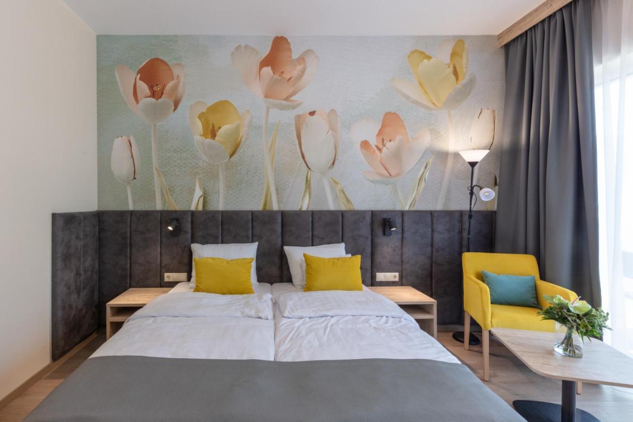 Szepia Bio And Art Hotel Zsambek Exterior photo